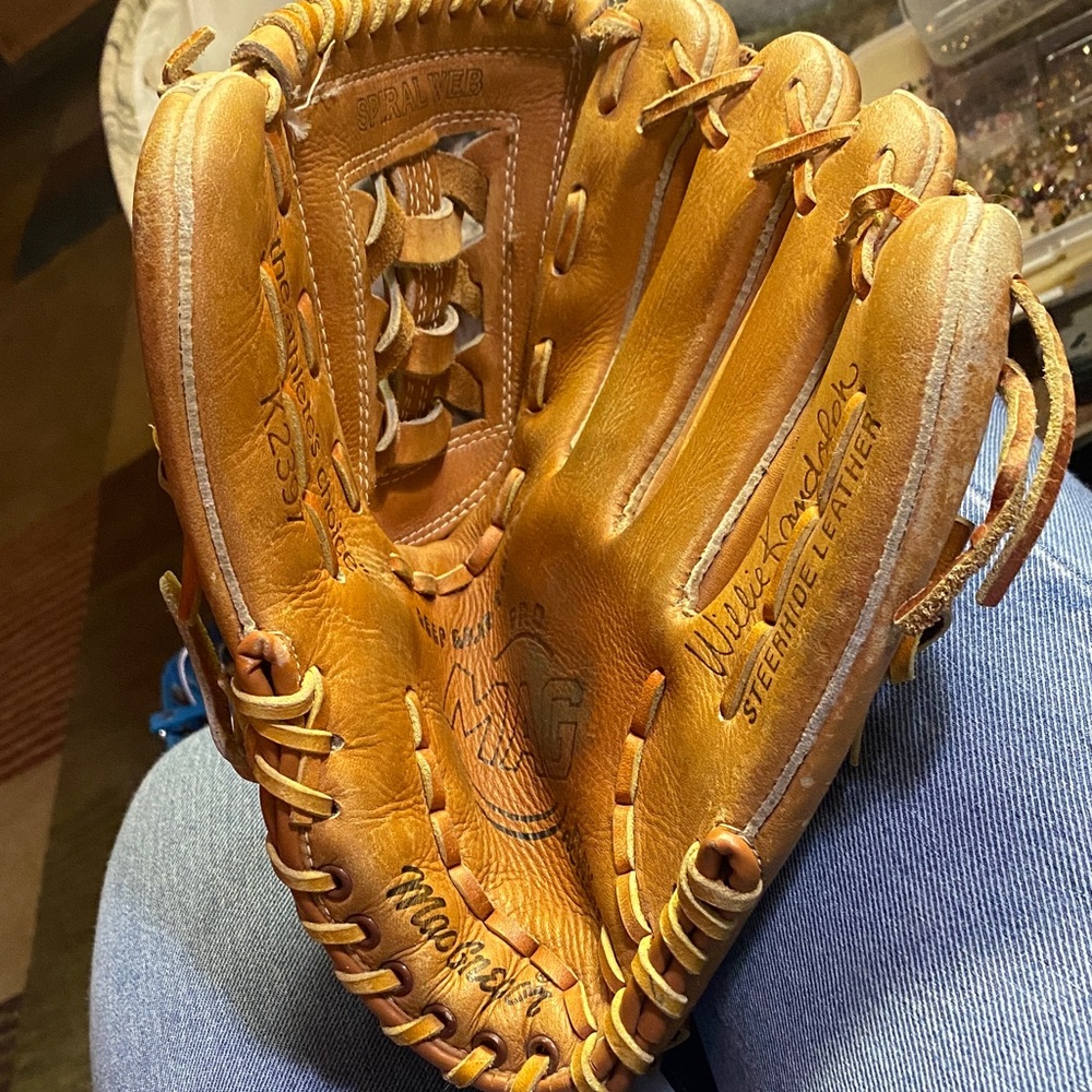 Left Hand Fielder Baseball Glove